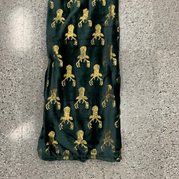 Adirondack Christmas Reindeer Printed Metallic Gold Green Plush Throw Blanket - Picture 4 of 10